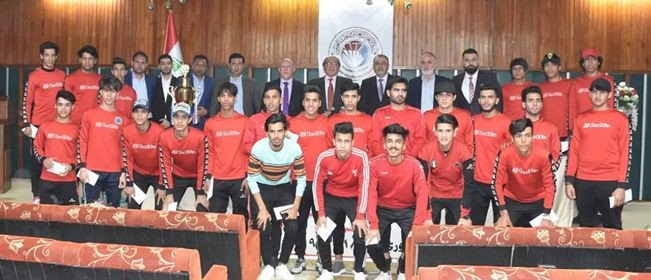 وزير-التعليم-يكرم-فريق-نادي-الطلبة-للشباب-الحاصل-على-بطولة-الدوري-لكرة-القدم 4beab
